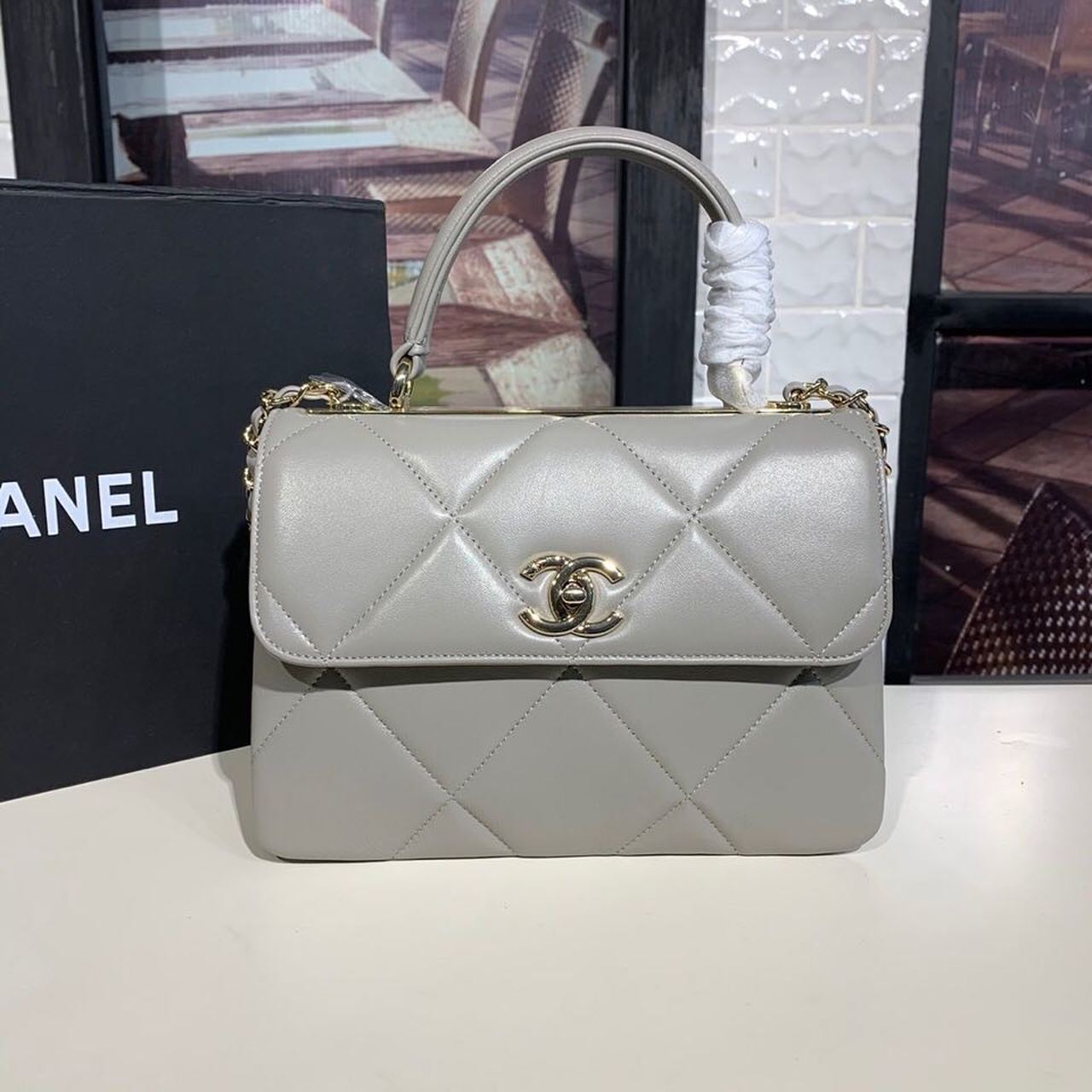 Chanel Trendy CC Maxi Top Handle Bag 25cm Lambskin Leather Fall/Winter Act 1 Collection Grey - Image 2