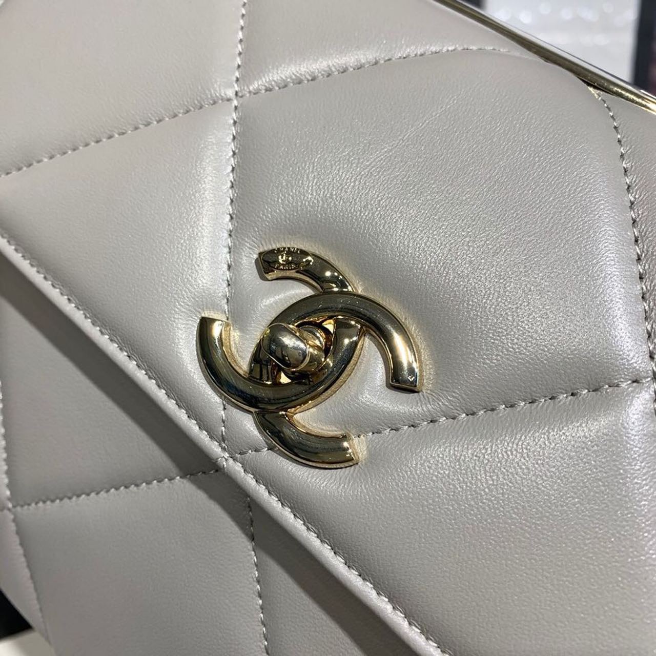 Chanel Trendy CC Maxi Top Handle Bag 25cm Lambskin Leather Fall/Winter Act 1 Collection Grey - Image 7