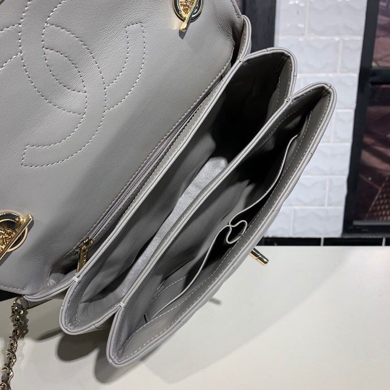 Chanel Trendy CC Maxi Top Handle Bag 25cm Lambskin Leather Fall/Winter Act 1 Collection Grey - Image 16