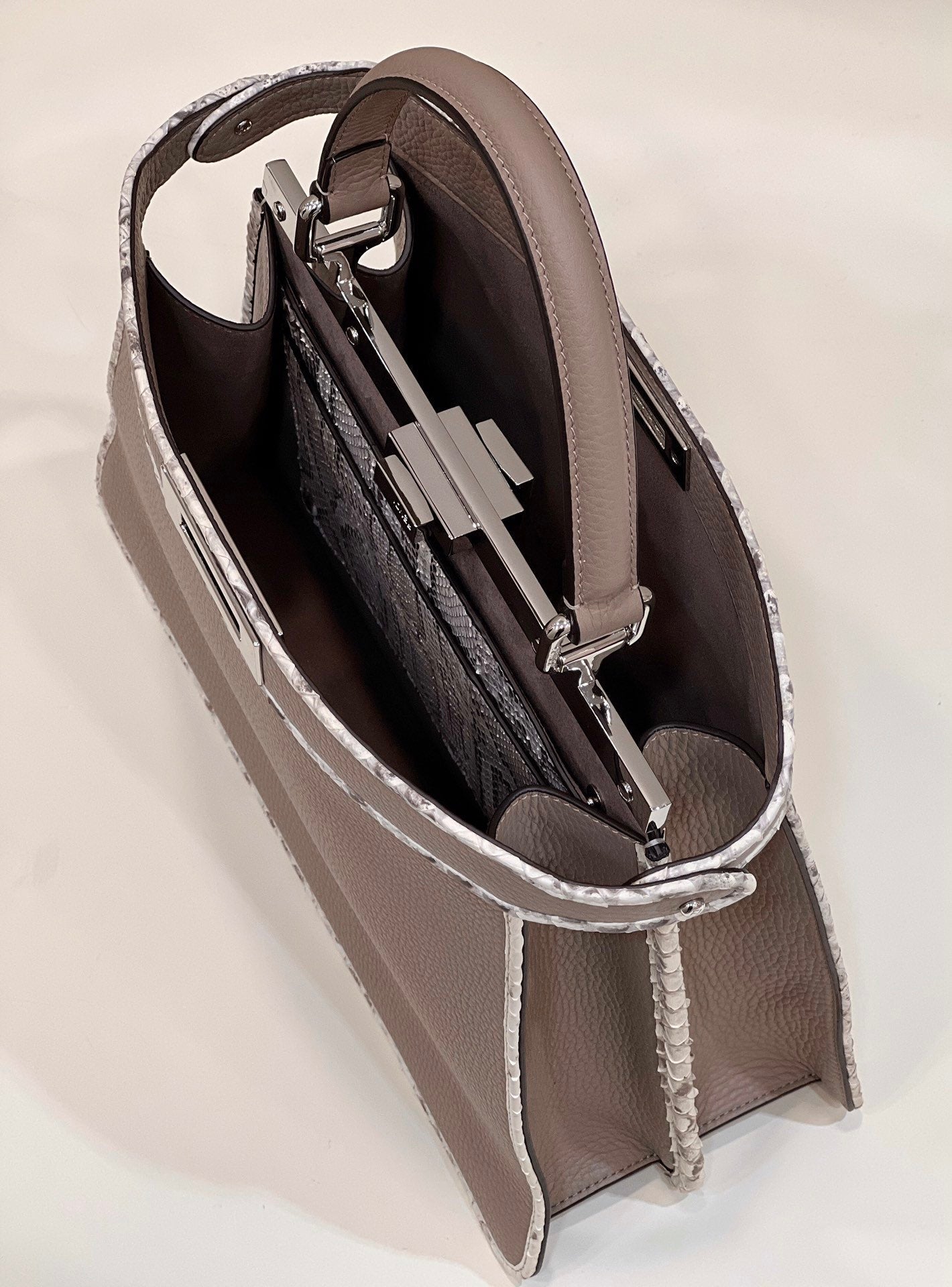 Fendi Peekaboo Iseeu Medium 33cm - Image 5