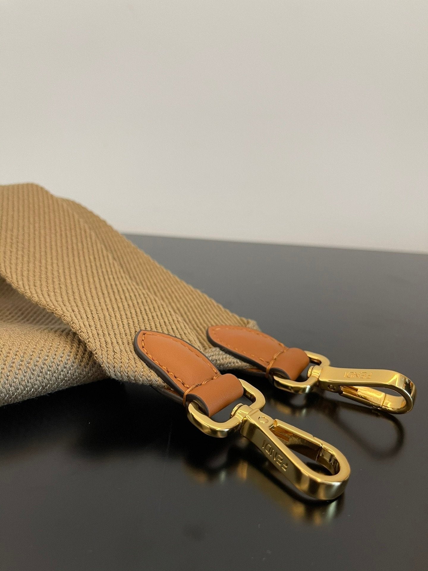 Fendi Tote Bag 35cm Beige - Image 9