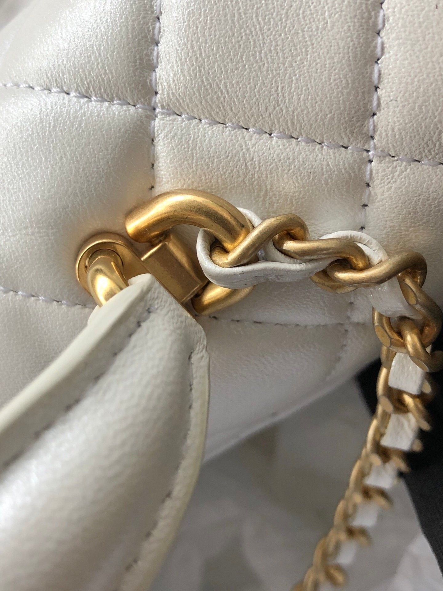 Chanel Classic Flap Bag 20cm White - Image 9