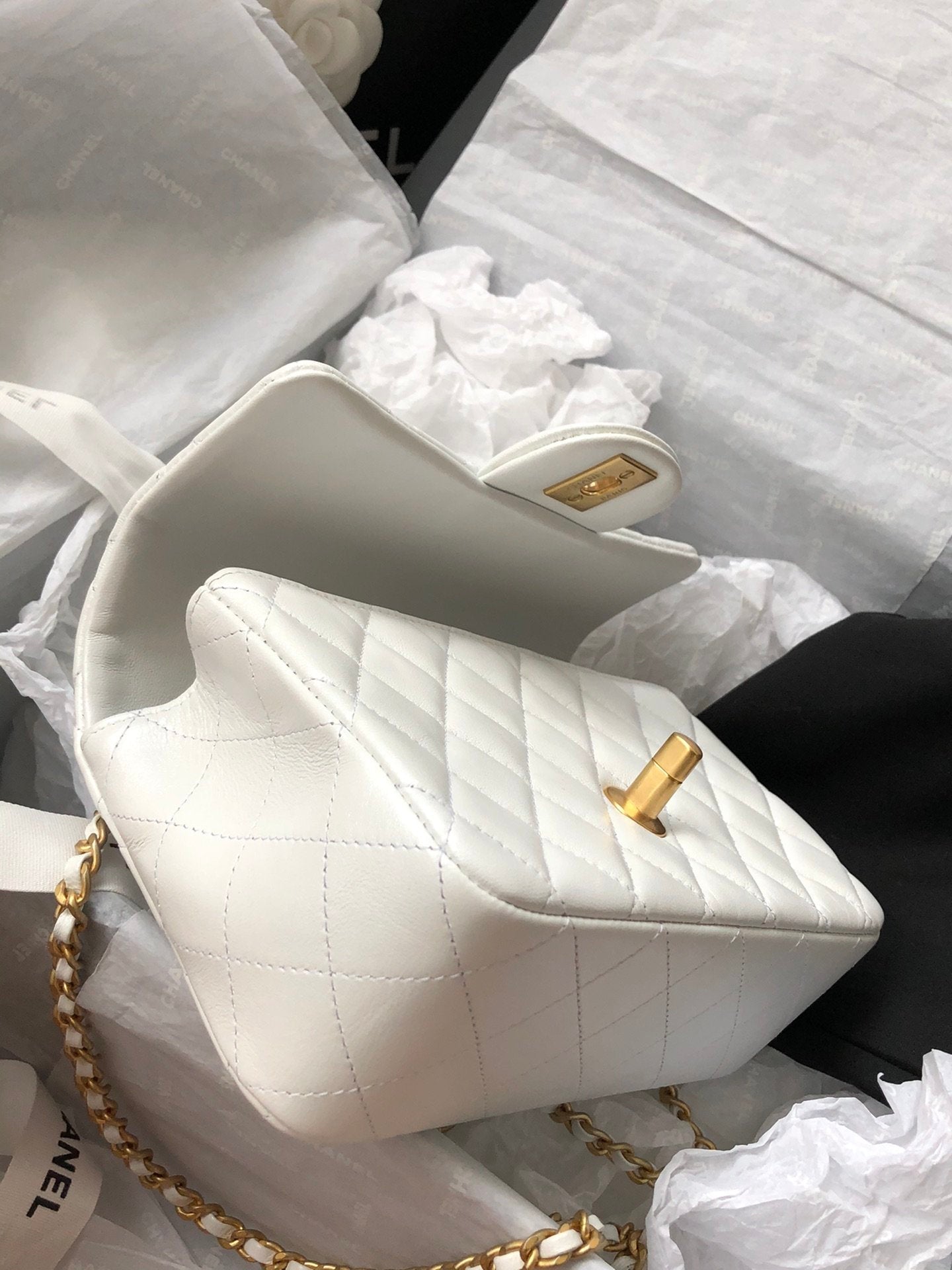 Chanel Classic Flap Bag 20cm White - Image 3