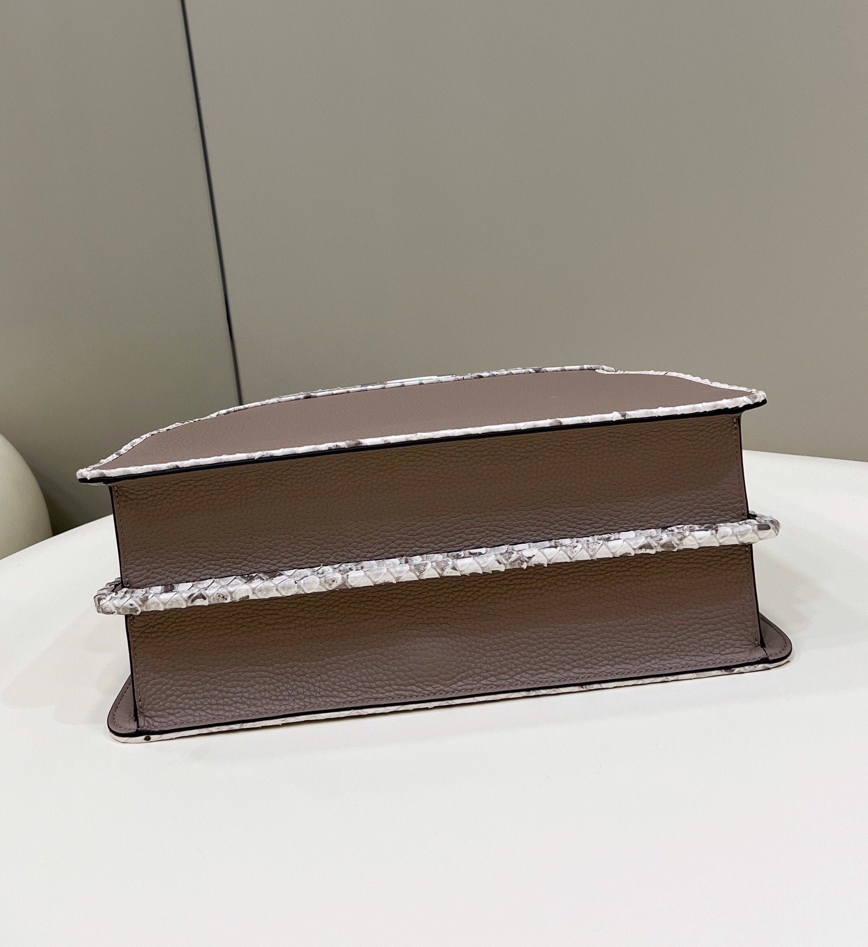 Fendi Peekaboo Iseeu Medium 33cm - Image 7