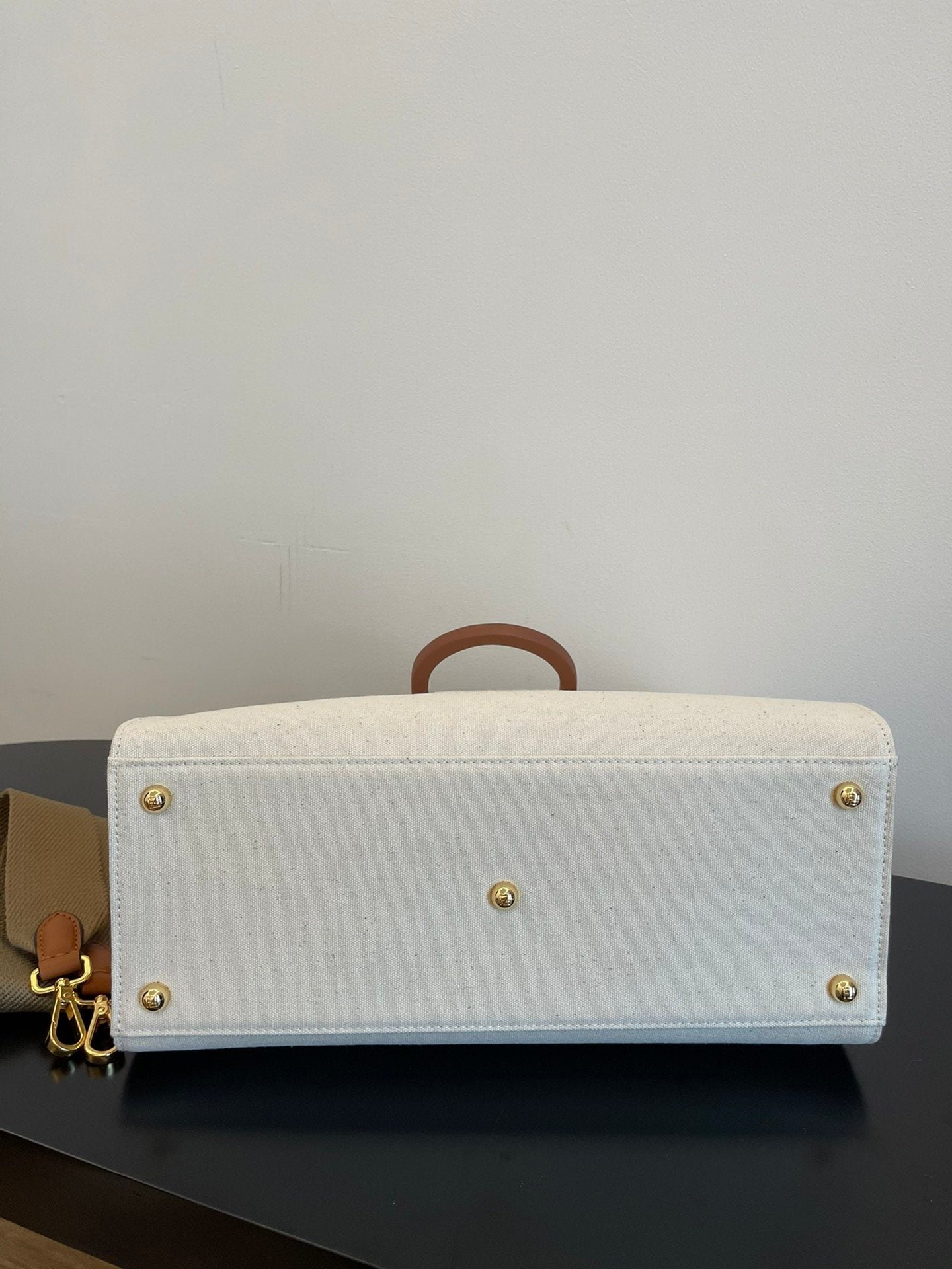 Fendi Tote Bag 35cm Beige - Image 4