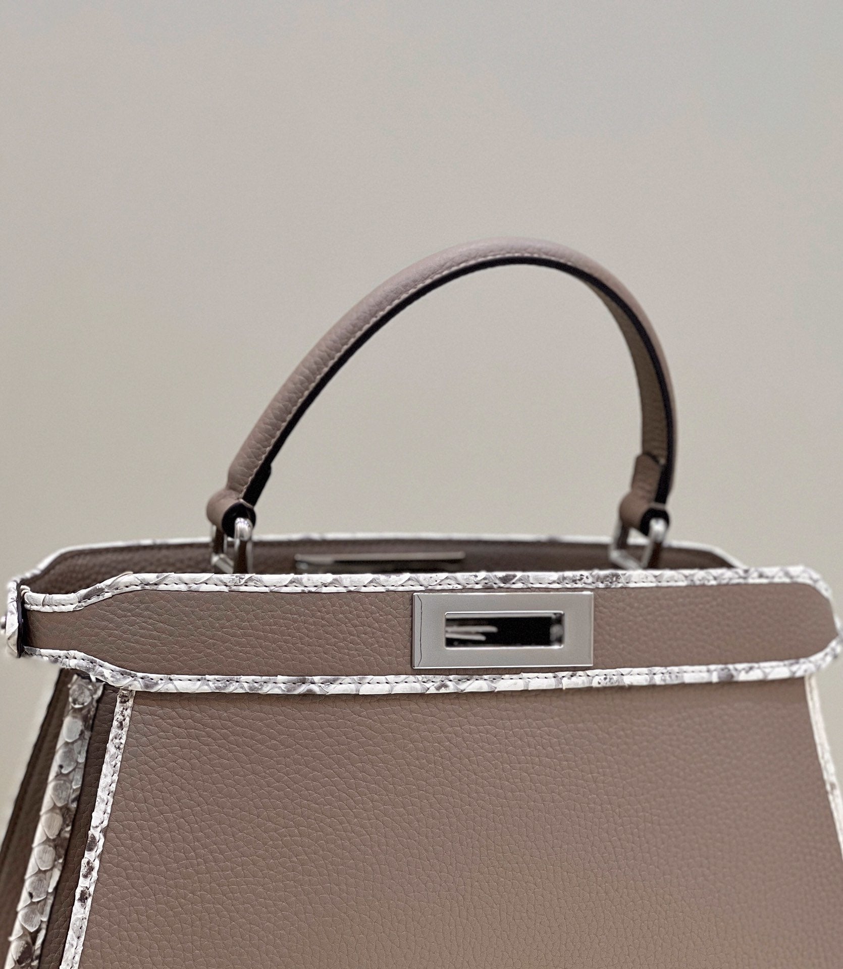 Fendi Peekaboo Iseeu Medium 33cm - Image 8