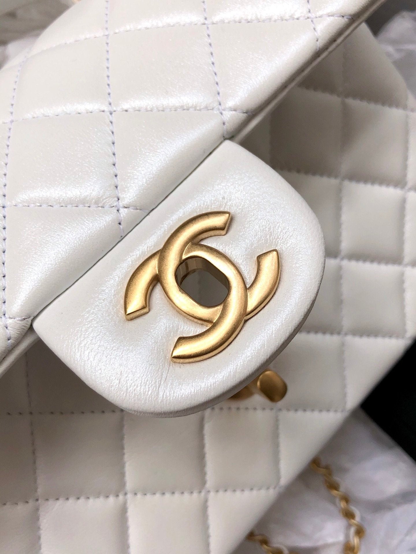 Chanel Classic Flap Bag 20cm White - Image 4