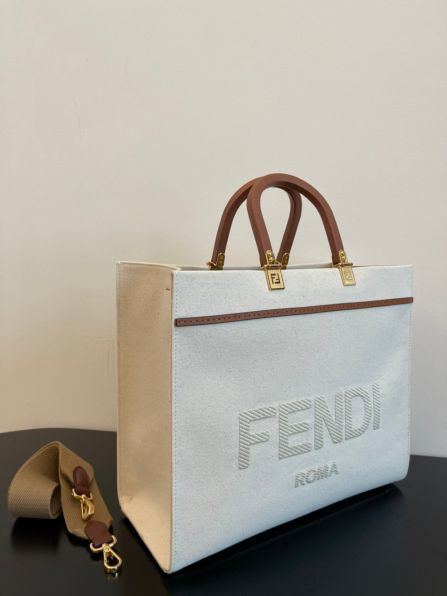 Fendi Tote Bag 35cm Beige - Image 3